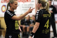 Handball - Damen - Oberliga HH-SH - Lauenburger SV (schwarz) - links Franziska Hahn und rechts Maren Lucas - vs TuS Lübeck 1876 (weiss) - nix - 28.01.2012 Sa